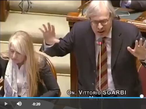 L'ira di Sgarbi sui 5 stelle: "Su Massimo Bordin sono stati indecenti, si vergognino"