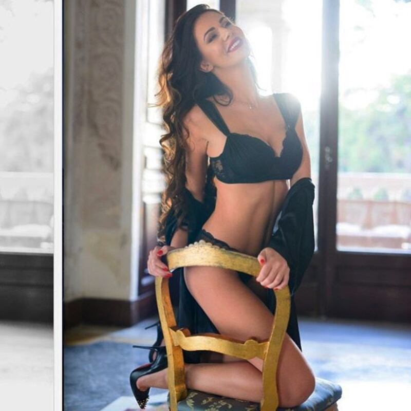 Erjona Sulejmani hot sui social: gli scatti sexy dell'ex di Dzemaili 7