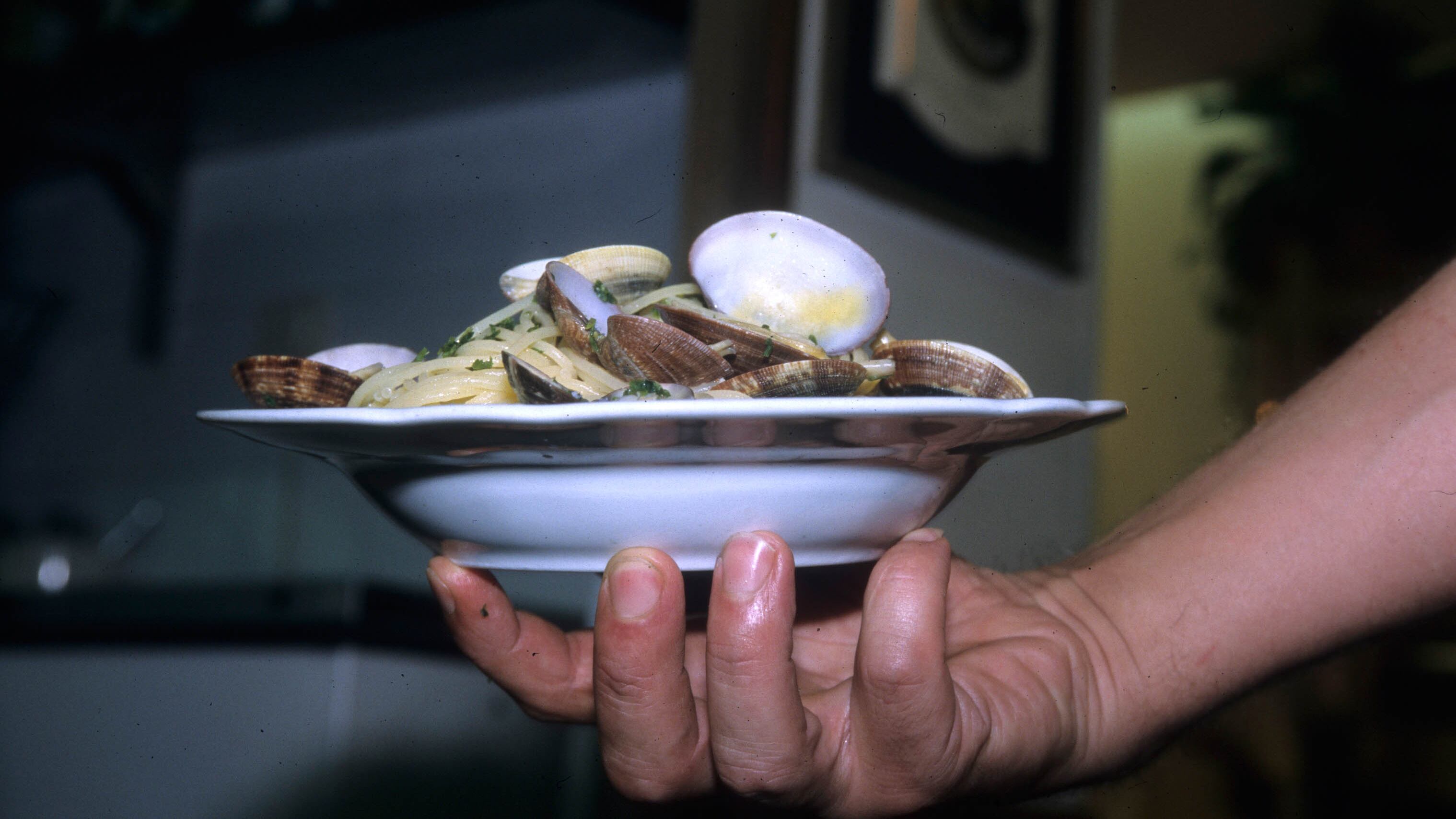 "C'è il rosmarino nelle vongole". E il cuoco rischia il linciaggio