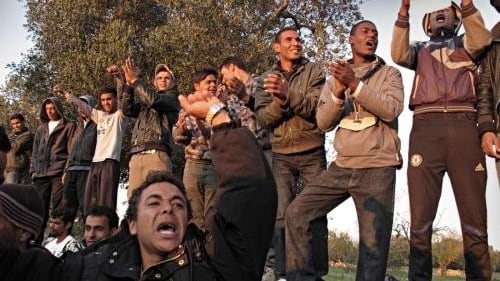 Immigrati in rivolta: tengono 12 ore in ostaggio due operatori