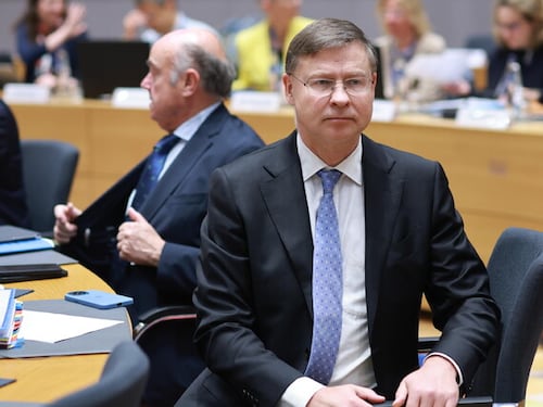 Deficit, Bruxelles apre all’Italia. Dombrovskis: “Possibile uscire dalla procedura Ue”