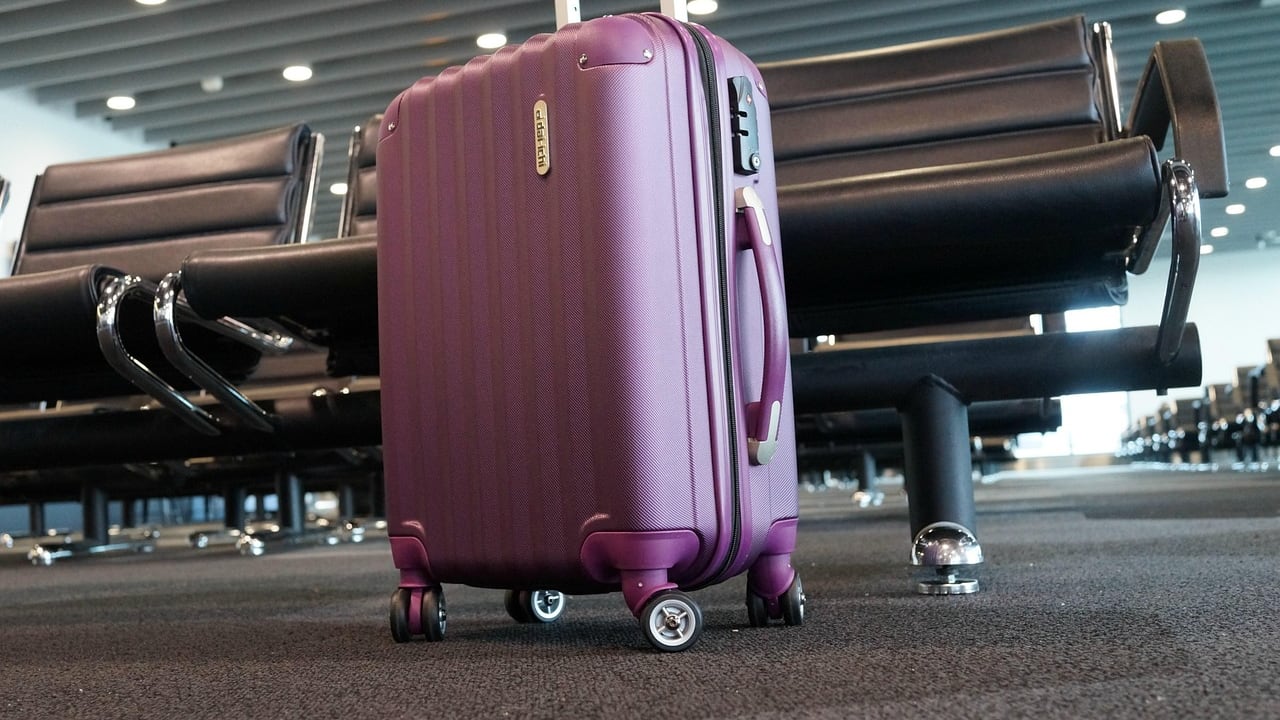Bagagli smarriti, la Cassazione cambia rotta: il modulo in aeroporto basta per chiedere il rimborso