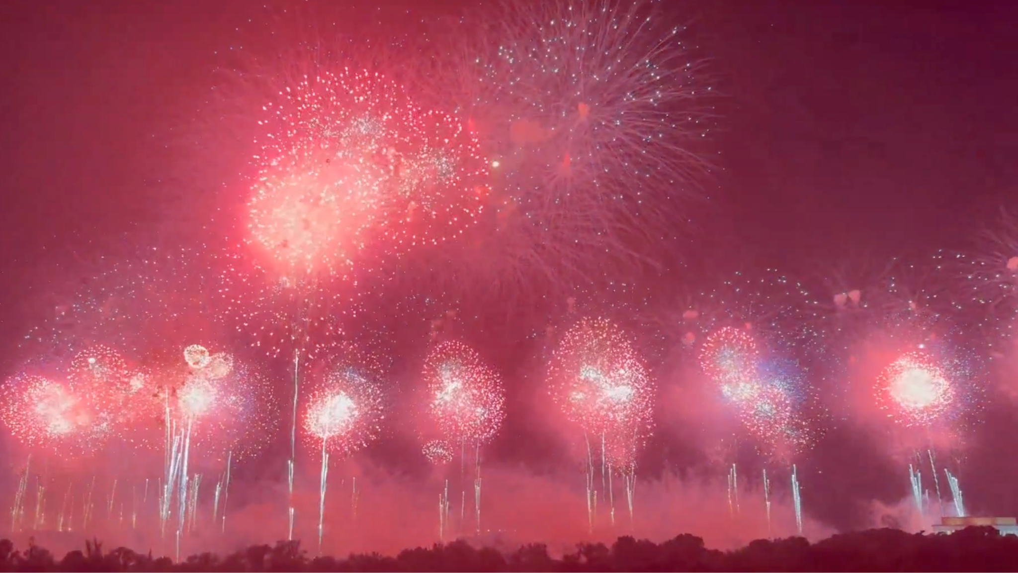 Fuochi d’artificio (italiani) da record per i 250 anni degli Stati Uniti ma è polemica per l’inquinamento