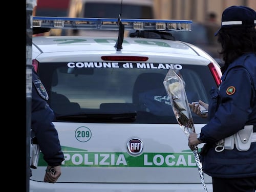 Insulti e gesti choc a vigilessa: l'ambulante ora finisce in cella