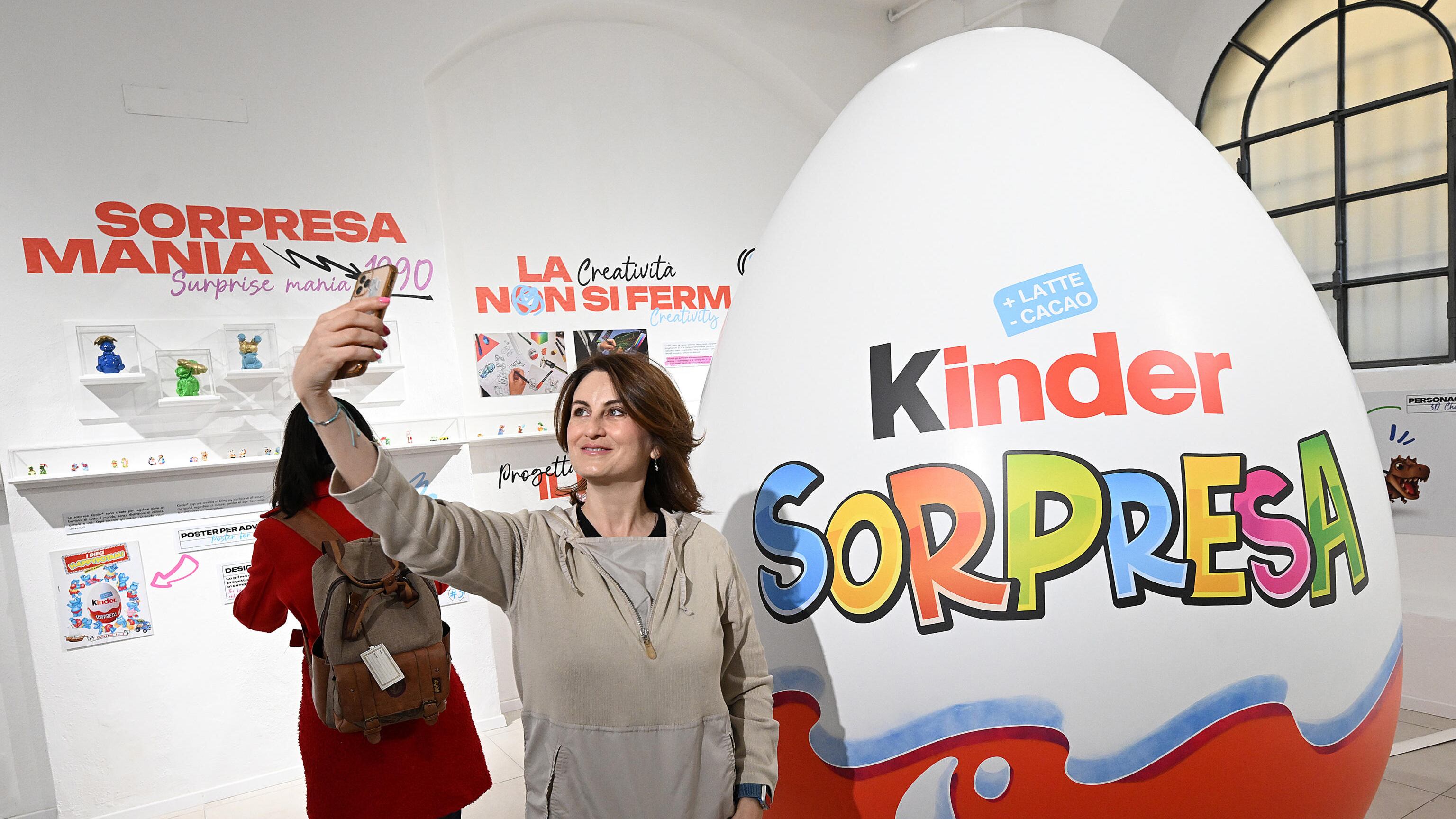 L'ovetto Kinder compie 50 anni e ci fa sentire una sua sorpresa
