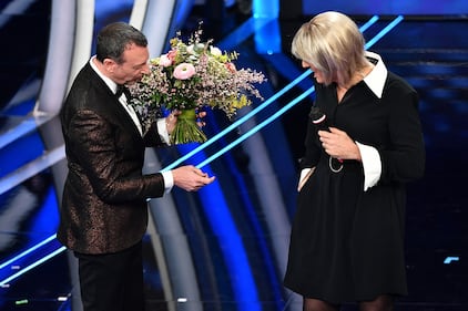 Sanremo, Fiorello imita la De Filippi 2