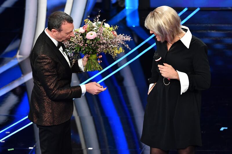 Sanremo, Fiorello imita la De Filippi 2