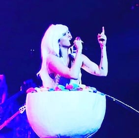 Miley Cyrus, bebè per il nuovo singolo 19