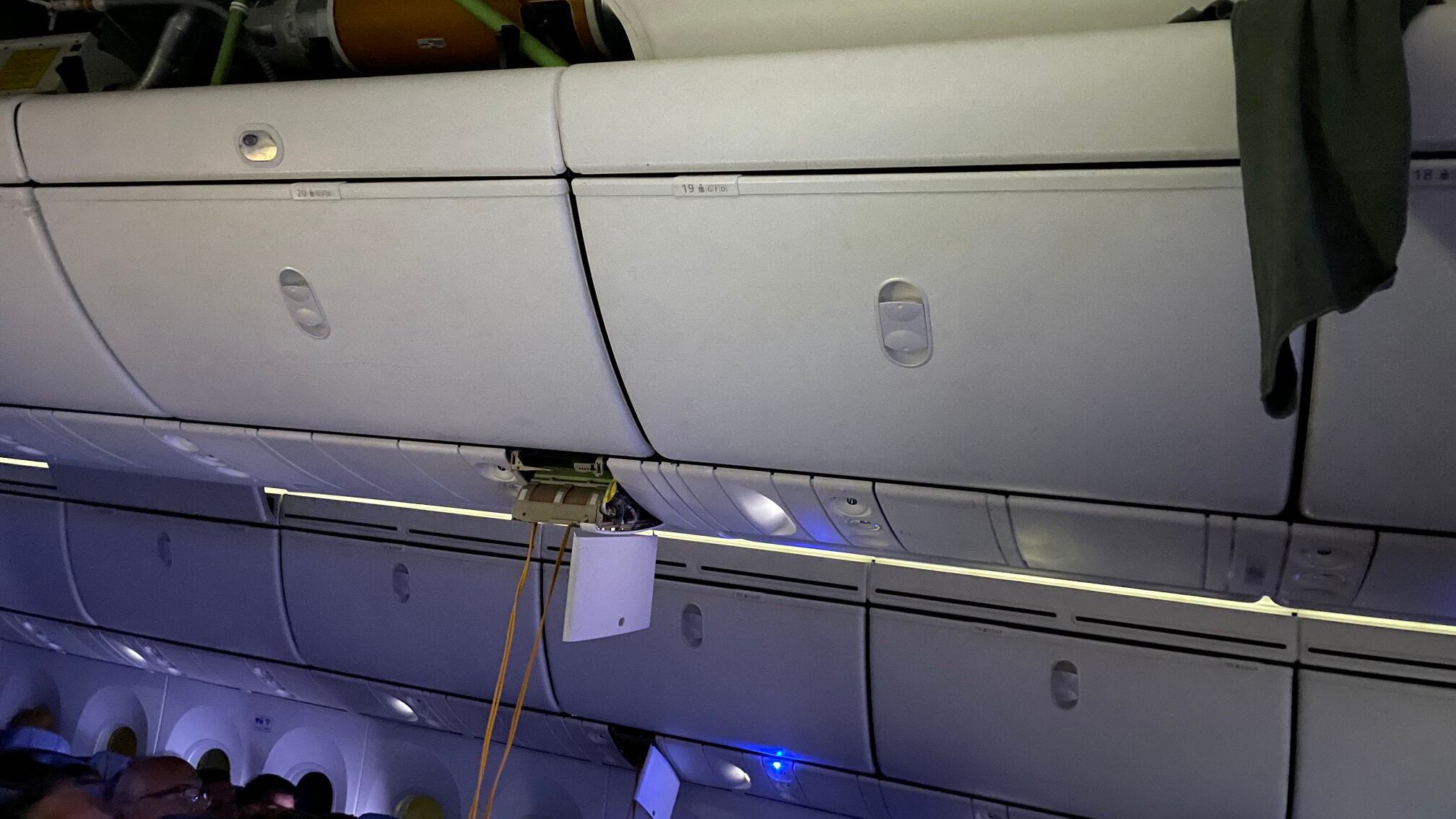 Terrore a bordo dell'aereo diretto in Uruguay. Fortissima turbolenza, 30 feriti