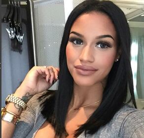Fanny Neguesha sensuale in abito da sposa 5