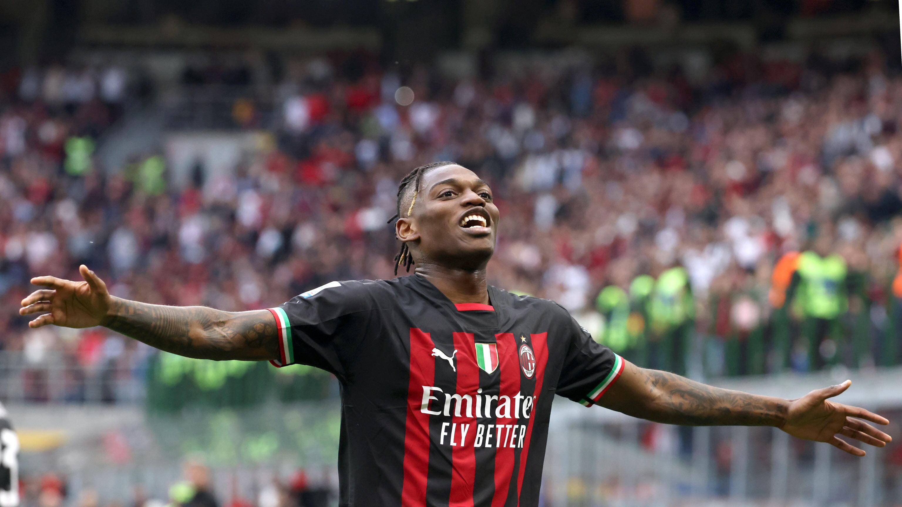 Leao-Milan è fatta: il nuovo contratto legherà Rafa ai colori rossoneri fino al 2028