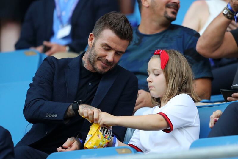 David Beckham attaccato da stampa, tv e social per aver baciato sua figlia 9
