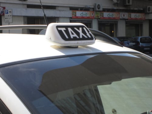 Tassisti bloccati in coda. “Troppi otto eventi insieme in due giorni”