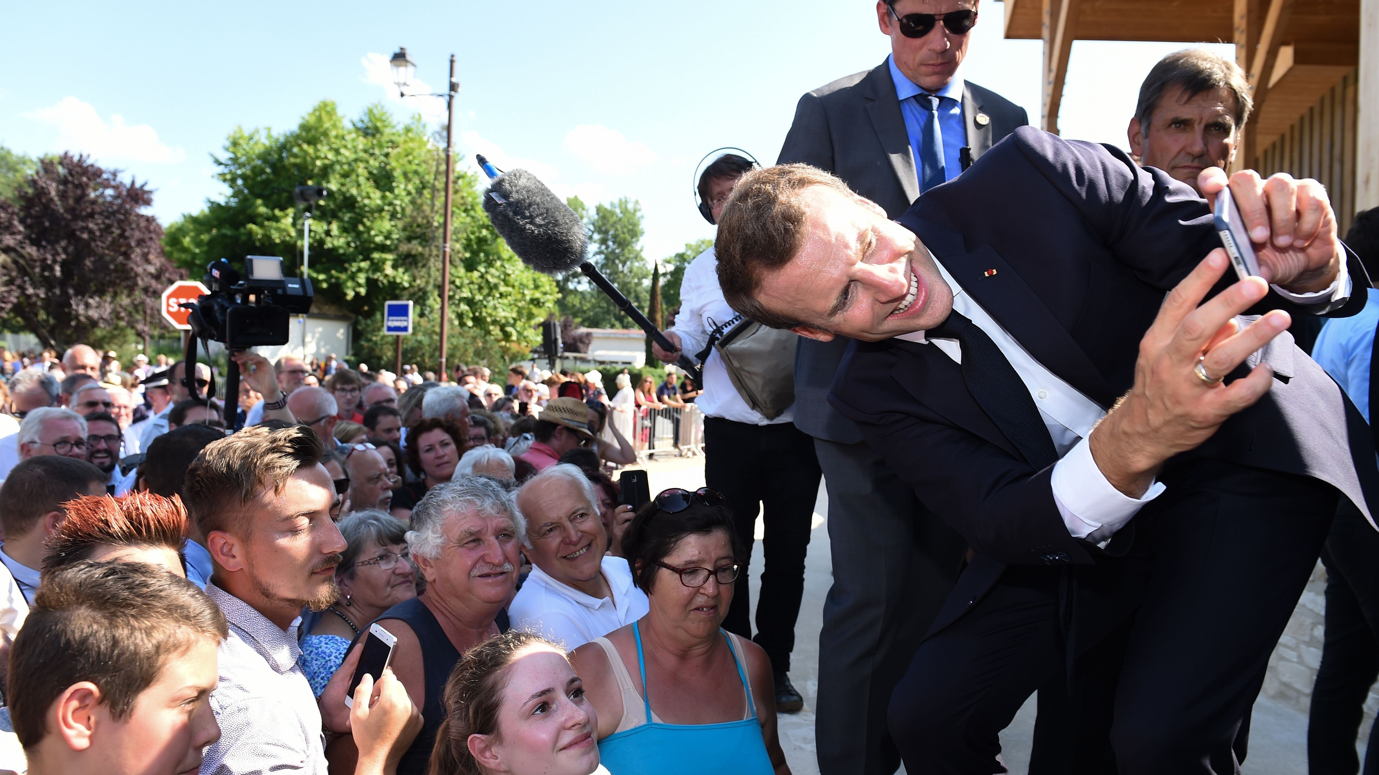 "Benalla? Gestito dall'Eliseo": il cerchio si stringe su Macron