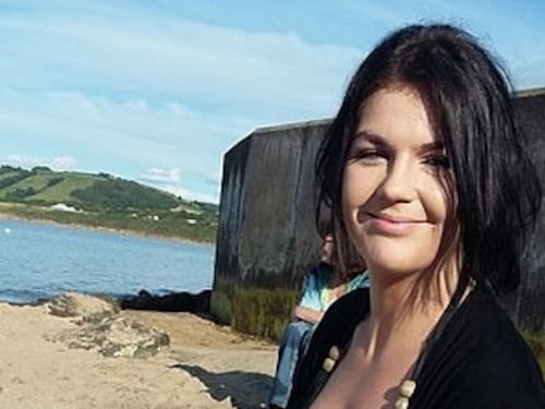 Galles, madre ubriaca si addormenta sul figlio: muore bimbo di 1 mese