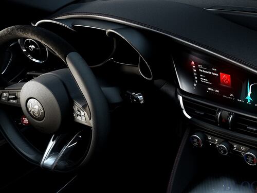 Alfa Romeo, le prime immagini del Suv