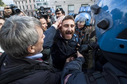 Scontri al corteo dei lavoratori Ast 6