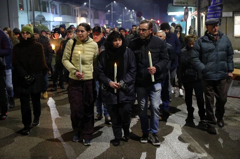 I genitori di Manuel alla fiaccolata per i coniugi uccisi 13