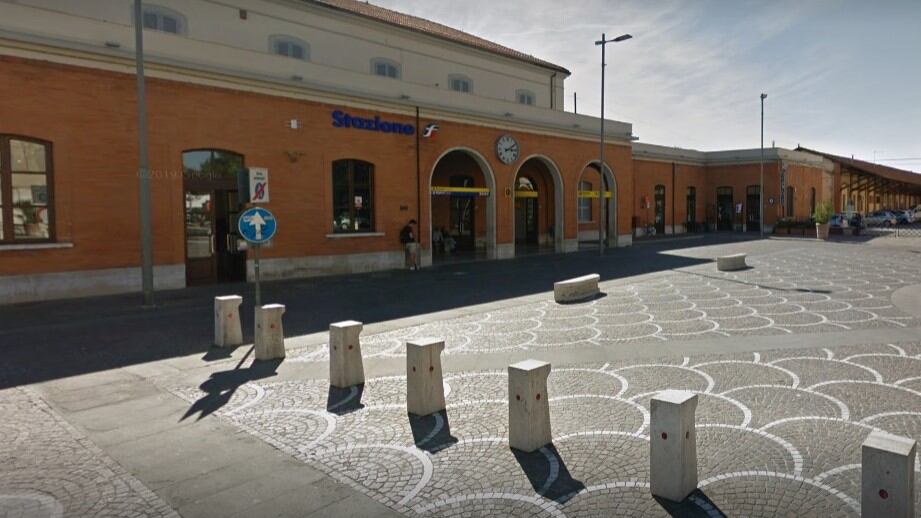 Straniero aggredisce e rapina passeggeri treno, fermato dai militari