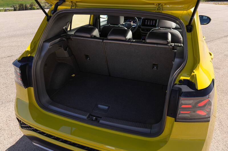 Nuova Volkswagen T-Cross 2023: le immagini del restyling 11