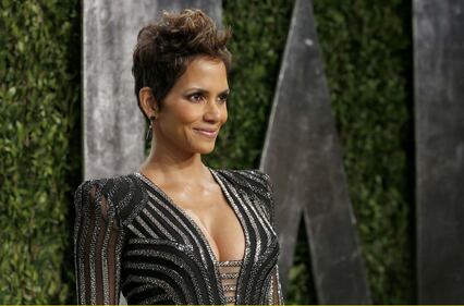 Halle Berry, 50 anni hot: le foto 22