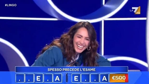 "La risposta è ca....". Gaffe incredibile a Lingo. La Balivo non si trattiene