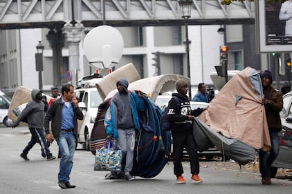 Parigi invasa dai migranti 19