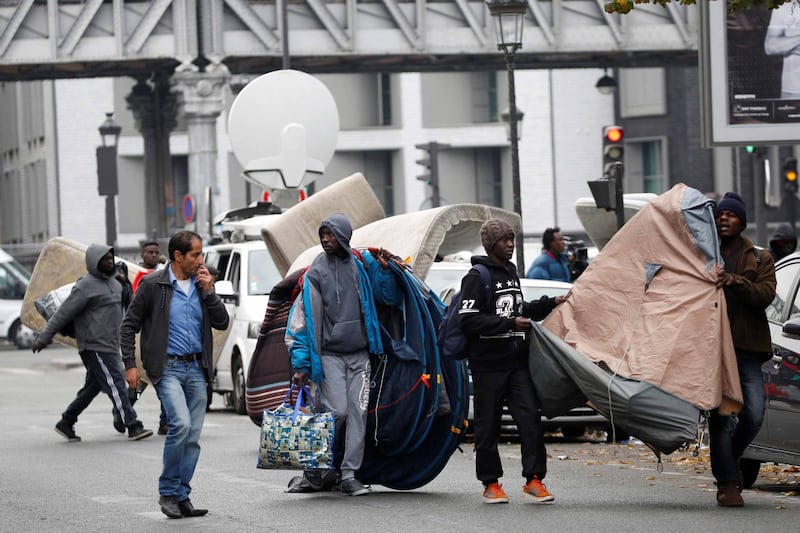 Parigi invasa dai migranti 19