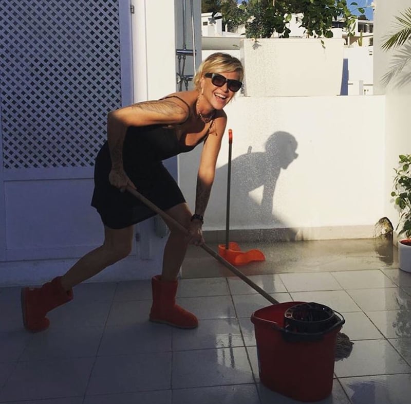 Paola Barale, sexy giramondo 11