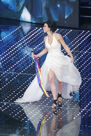 Sanremo 2016: i look femminili nella serata cover 69