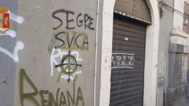 Scritte filonaziste e contro la senatrice Segre: denunciati 5 ragazzi