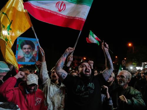 L'Iran festeggia la grande vittoria. "Ma per il regime giorni contati"