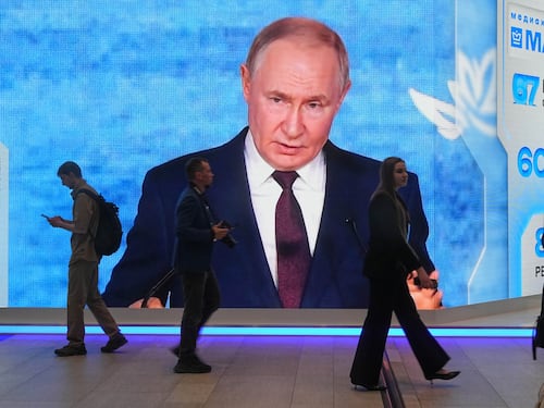 Ferrovie in rosso, carburanti e lavoratori introvabili: tutti guai dell'economia di Putin
