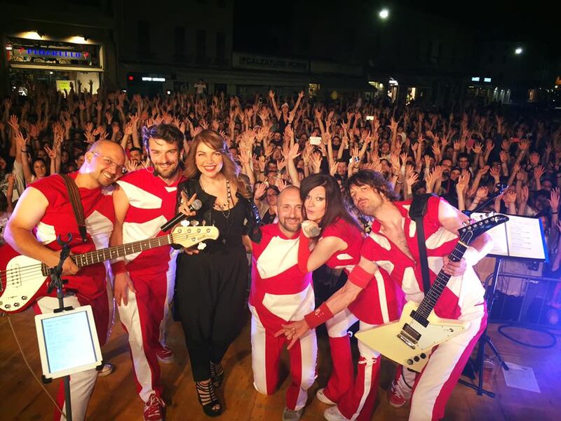 Cristina D'Avena, un'estate di concerti per l'Italia 16