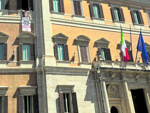 Violate le mail della “deputata” Meloni e di Delmastro