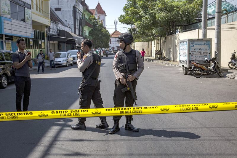 Indonesia, attacco alla polizia 13