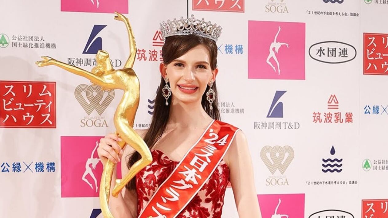"Relazione con un uomo sposato". Miss Giappone (nata in Ucraina) rinuncia al titolo