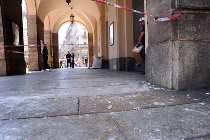 Crolla pezzo d'intonaco alla Scala di Milano 2