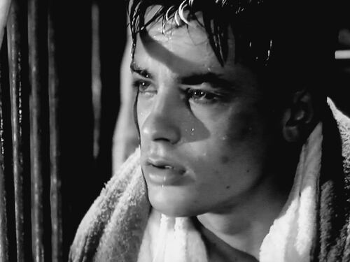 Alain Delon colpito da emorragia cerebrale: "Condizioni stabilizzate"