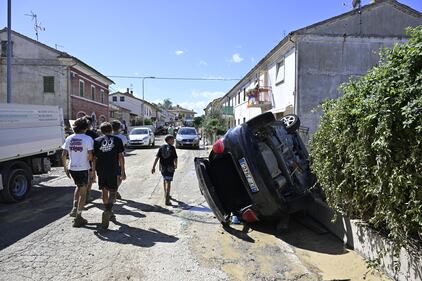 Danni e paura nelle Marche: l'alluvione travolge intere città 4