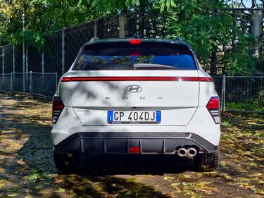 Hyundai Kona Hybrid: la gallery del crossover ibrido da 23 km/l 12