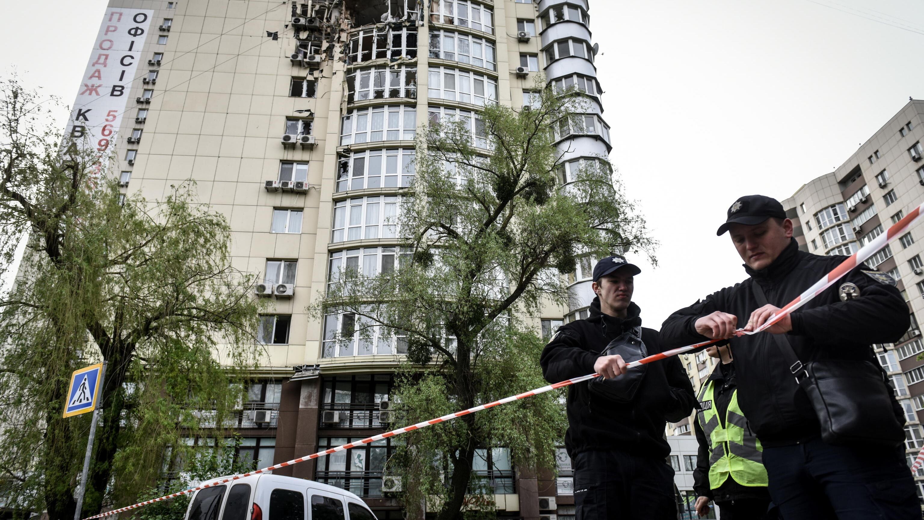Lo schiaffo di Kiev e la festa Ue. Mosca: "Zelensky come Giuda"