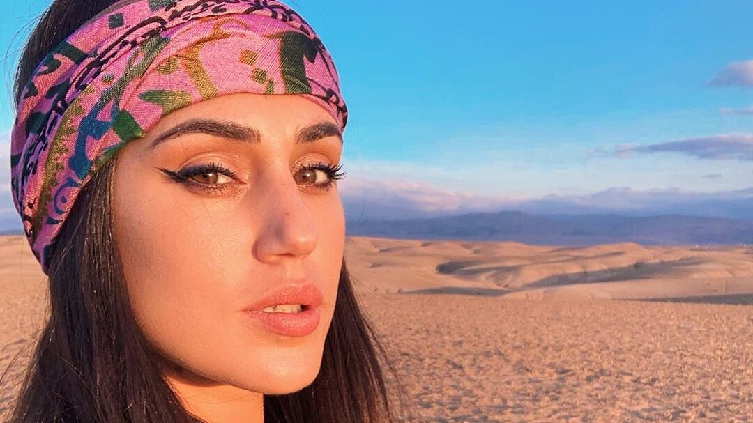 Cecilia Rodriguez fuori controllo: selfie in ascensore senza pantaloni
