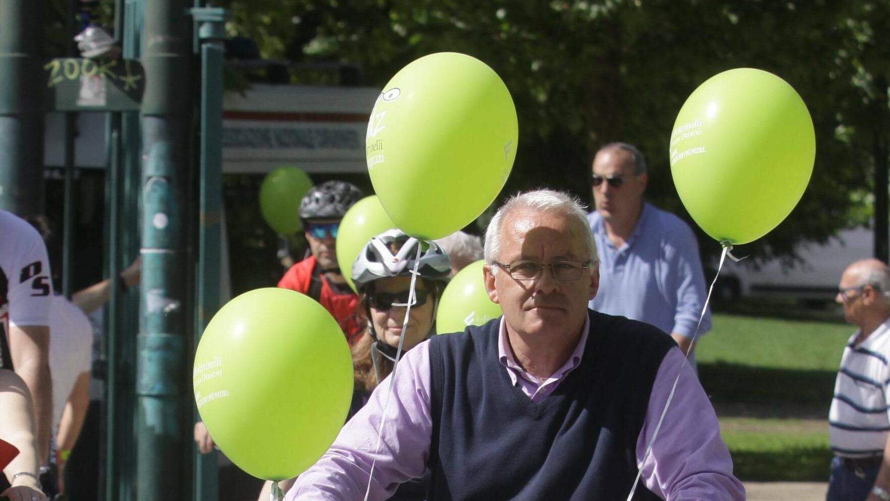 Cyclopride, in migliaia pedalano in una città senza auto