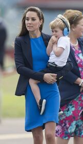 Che capricci, principe George! Tutte le foto alla base militare della Raf e dello "scivolone" sexy di Kate 37