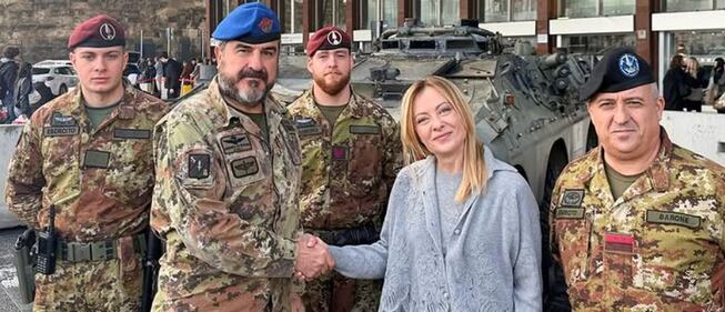 La premier incontra i soldati di Strade sicure 2