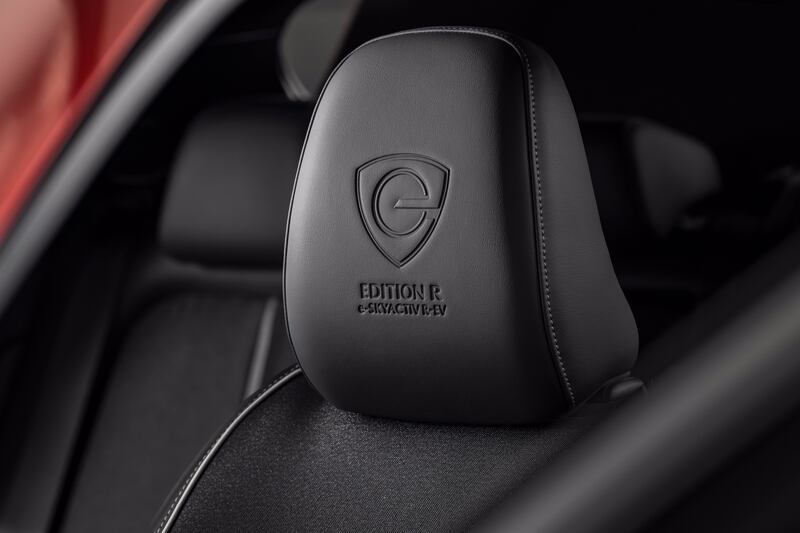 Mazda MX-30 R-EV, l’elettrica con il range extender: guarda le foto 4