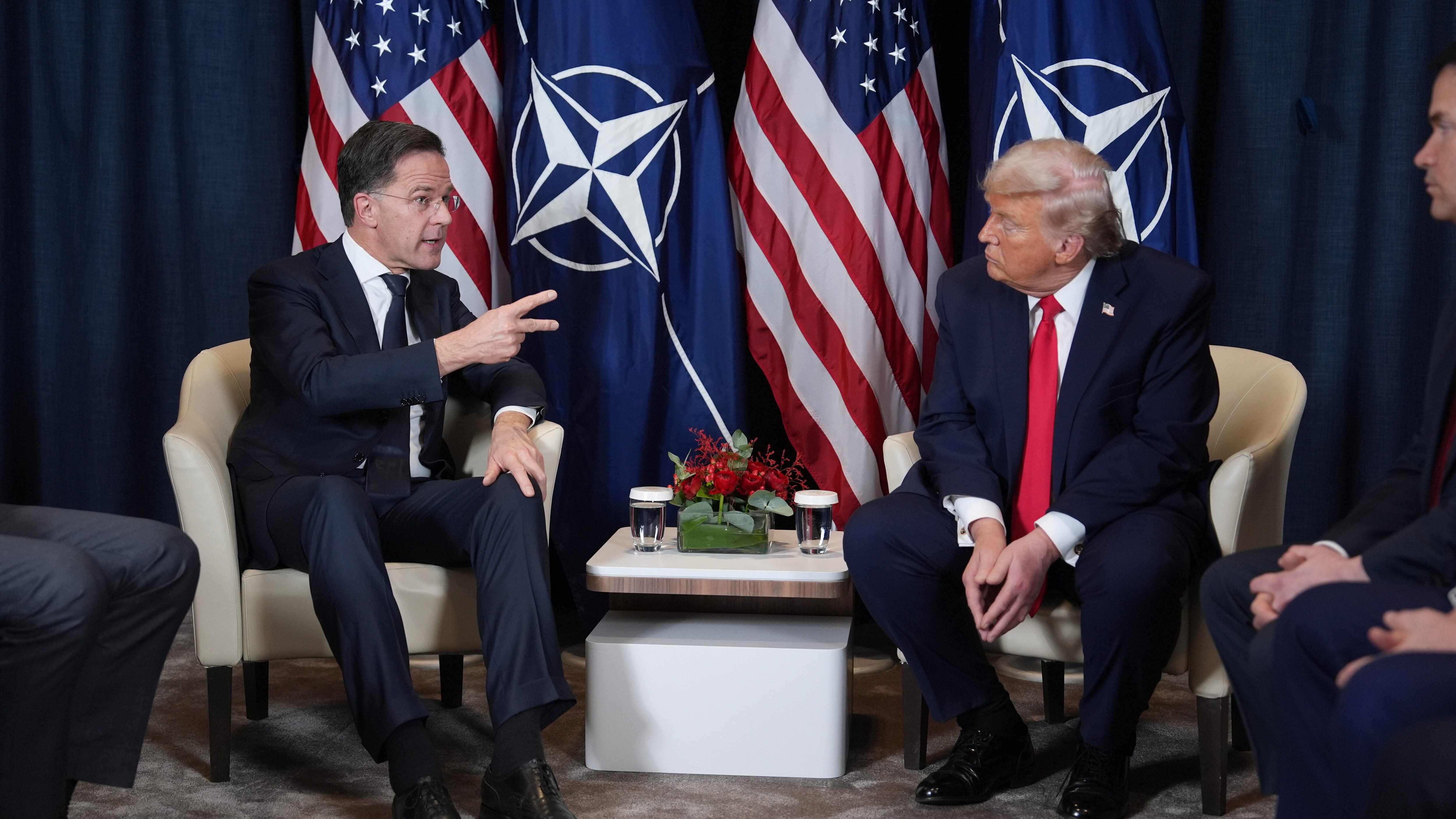 Svolta Groenlandia Donald prima attacca e poi toglie i dazi: "Accordo sull'Artico"