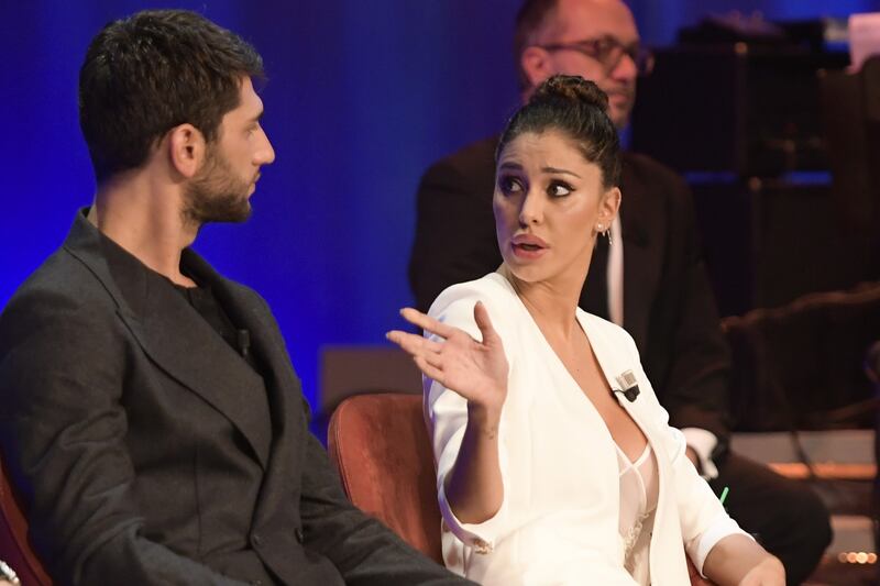 Belen Rodriguez sexy al Maurizio Costanzo Show 6