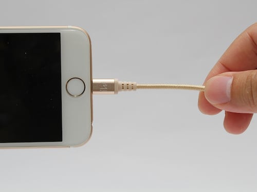 L’Ue riapre il caso contro Apple per i connettori proprietari